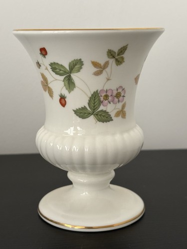 Wedgwood wild strawberry large - strawberry,