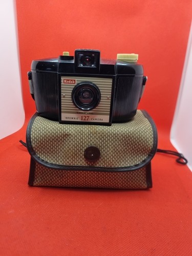 Vintage 1960 kodak brownie - 1960",