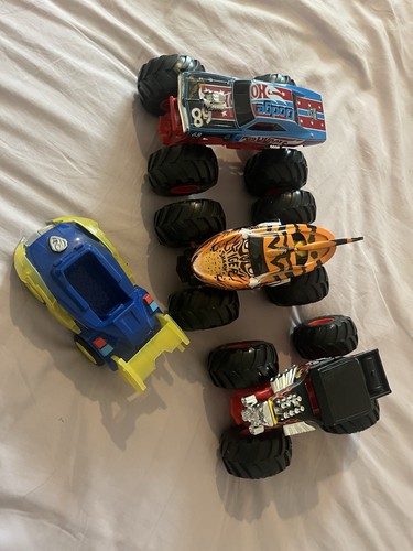 Hot wheels monster trucks - hot,
