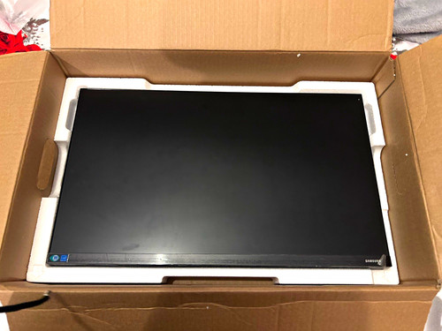 Samsung essential monitor - essential,