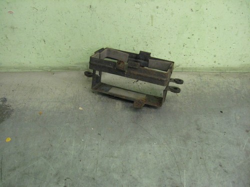 Suzuki gsxr 400 battery box - suzuki,