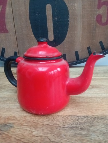 Small enamel tea pot - small,