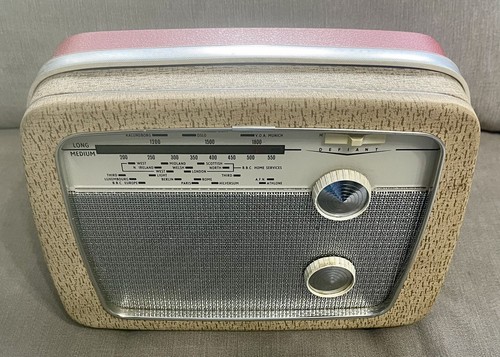 C1963 defiant transistor radio - transistor,