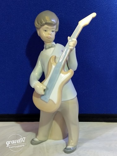 Lladro 4614 boy with guitar - boy,