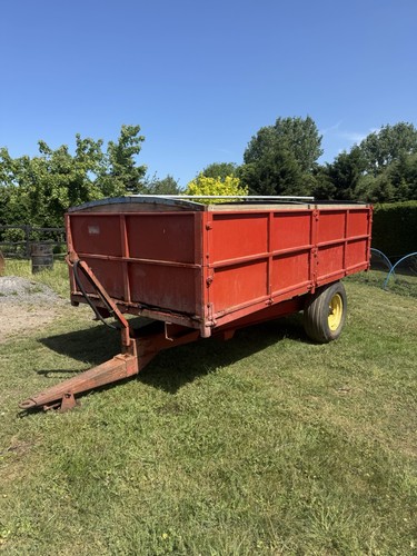 Farm tipping trailer - tipping,