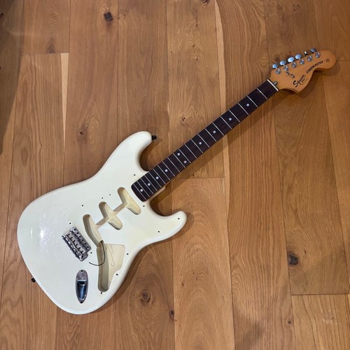 Squier cst stratocaster e - squier,