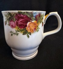 ROYAL ALBERT:  Old Country Roses MONTROSE MUG Bone China Dia 8.5cm - PRE OWNED
