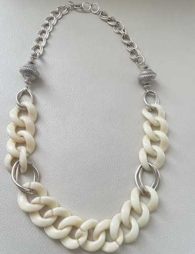 White plastic chunky - plastic,