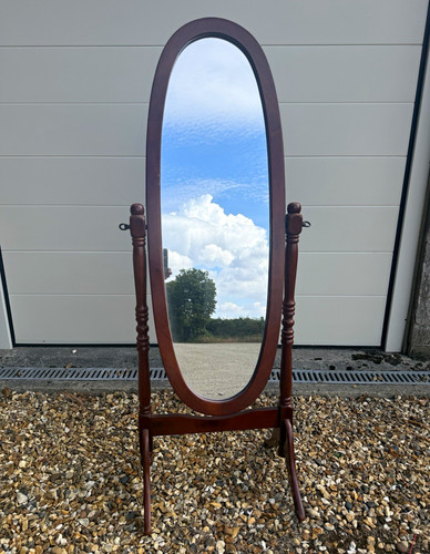Oval standing cheval - oval,