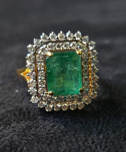 9ct natural emerald diamond - 9ct,