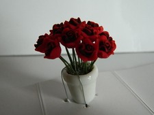 (G8)  1/12TH SCALE DOLLS HOUSE