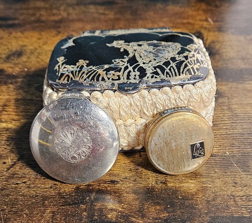 Vintage 1920s antique compact - vintage,
