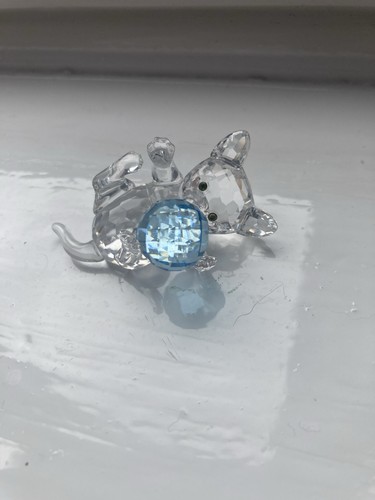 Swarovski kitten lying with - swarovski,
