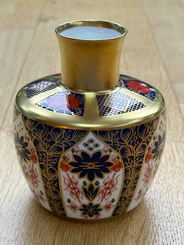 Royal crown derby - crown, bud