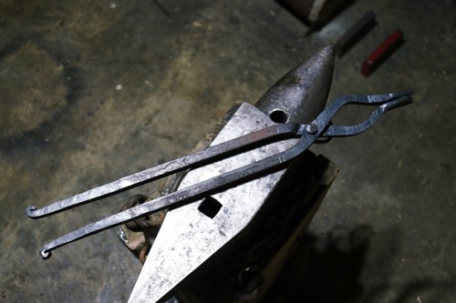 Blacksmith tongs bolt - blacksmith, jaw