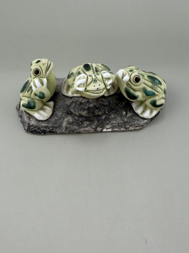Frogs rock hand made - frogs, rock-hand