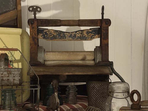 Vintage countertop hand crank - countertop,