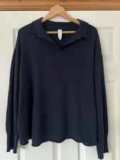 Ischiko Oska Navy V Neck