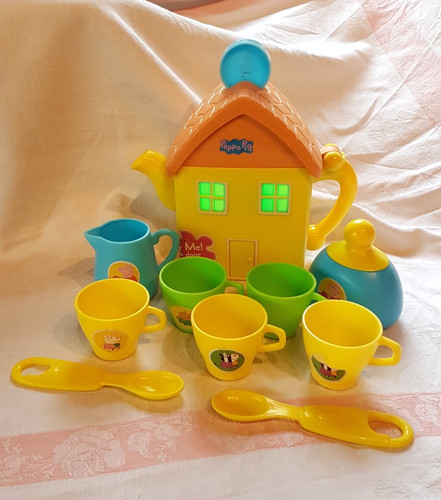 Peppa pig tea pot - pig,