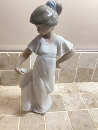 Vintage porcelain daisa - vintage,