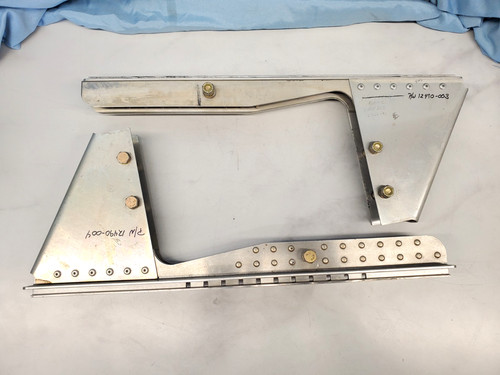 Cirrus pilot side - side, seat