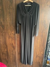 Black Abaya / Jilbab with Beaded Detail – Free Size (Flowy & Elegant)