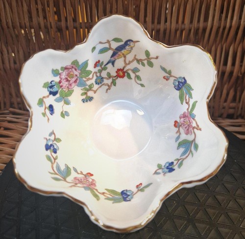 Stunning shell shaped aynsley - shaped,