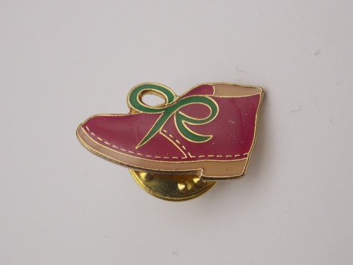 Macmillan cancer relief pin - cancer,