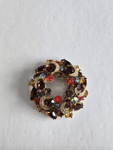 Sphinx vintage wreath - wreath, brooch