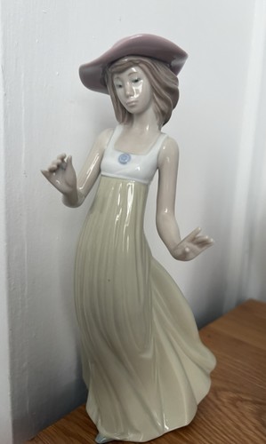 Lladro lady yellow - lady, dress