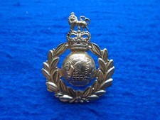 ERII ROYAL MARINES COMMANDO ANODISED STAYBRITE GOLD BERET/CAP BADGE