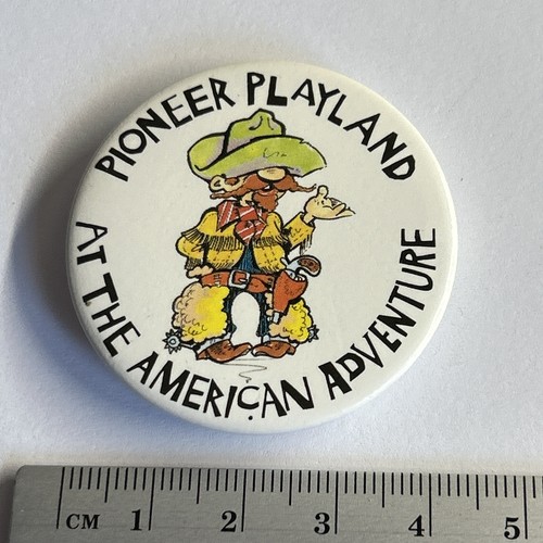 Collectible pin badge - , pioneer