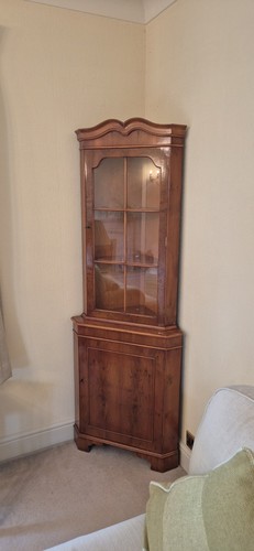 Solid wood corner display - solid,