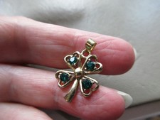 VINTAGE RETRO GOLD TONE GREEN CRYSTAL LUCKY SHAMROCK FOB CHARM PENDANT BRACELET