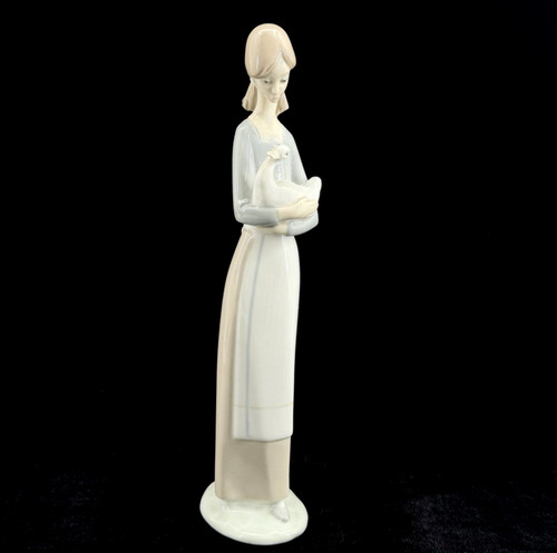 Lladro nao girl holding - girl,