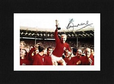 8X6 Mount BOBBY MOORE Autograph Signed PHOTO Print Ready To Frame ENGLAND 1966