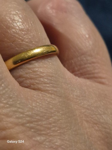 Gold wedding band size s - 22,