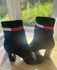 Tommy Hilfiger - Tommy Jeans 
