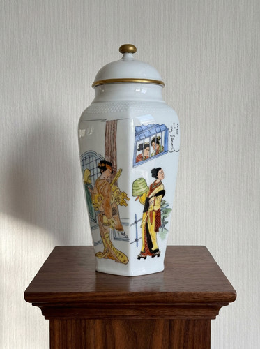 Signed original lidded vase - signed,