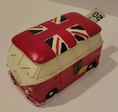 Vintage wagon van - wagon, statues