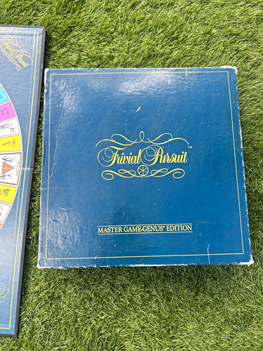 Trivial pursuit master game - trivial,