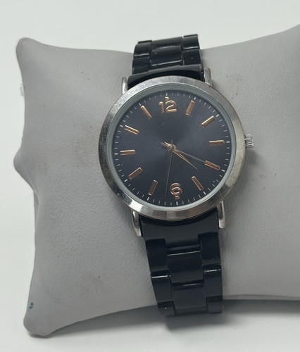 Quartz analogue wristwatch - analogue,