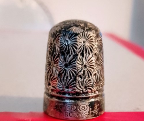 Thimble antique sterling - ,