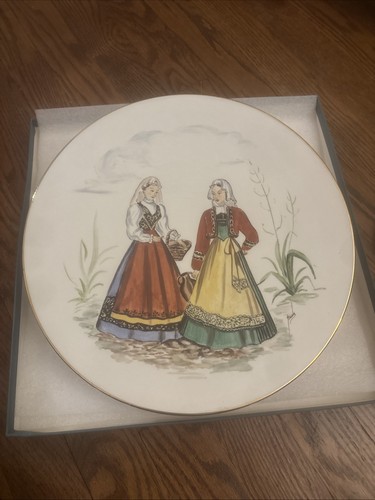 Vintage large gold - 11.5”,