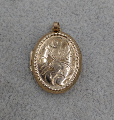 9ct yellow gold locket - 9ct,