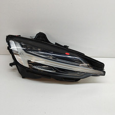 VOLVO V60 MK2 Front Right