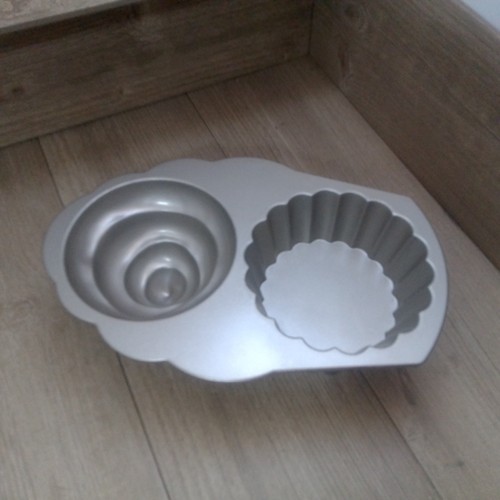 Giant cupcake cake tin - cupcake,