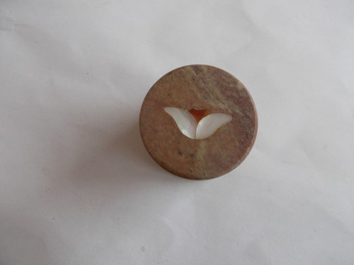 Pill box with filigree - ,
