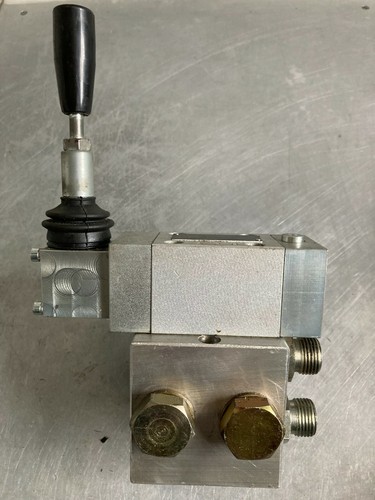 Hydraulic control valve with