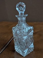 Cut glass decanter style - cut,